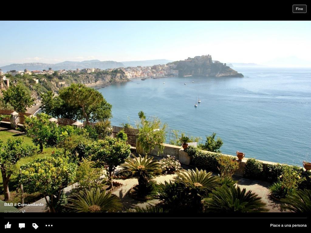 Guest House Il Comandante Procida Bagian luar foto